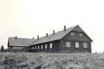 K tomuto průčelí byla dostavěna jídelna a kuchyň./ This front was extended. Today there´s dining room and kitchen there.