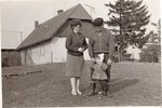 Tehdejší majitelé se svou ratolestí/ This couple had been operating chalet in the past